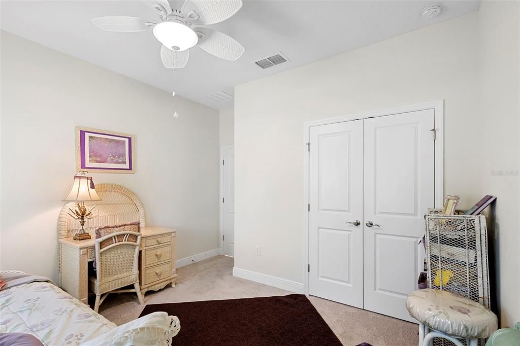 Activo con contrato: $569,900 (4 camas, 3 baños, 2420 Pies cuadrados)