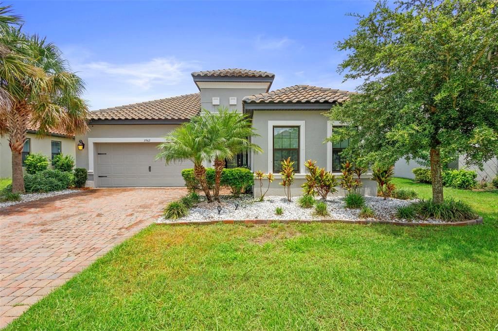 Activo con contrato: $569,900 (4 camas, 3 baños, 2420 Pies cuadrados)