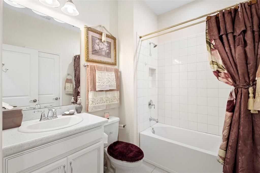 Activo con contrato: $569,900 (4 camas, 3 baños, 2420 Pies cuadrados)