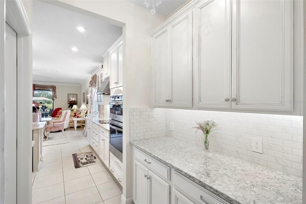 Activo con contrato: $569,900 (4 camas, 3 baños, 2420 Pies cuadrados)