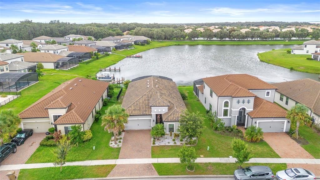 Activo con contrato: $569,900 (4 camas, 3 baños, 2420 Pies cuadrados)