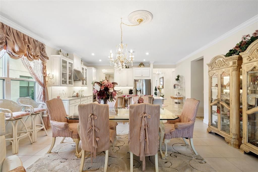 Activo con contrato: $569,900 (4 camas, 3 baños, 2420 Pies cuadrados)