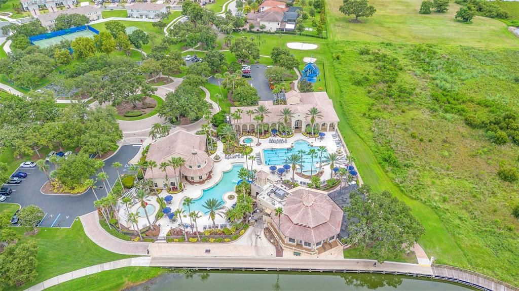 Activo con contrato: $569,900 (4 camas, 3 baños, 2420 Pies cuadrados)