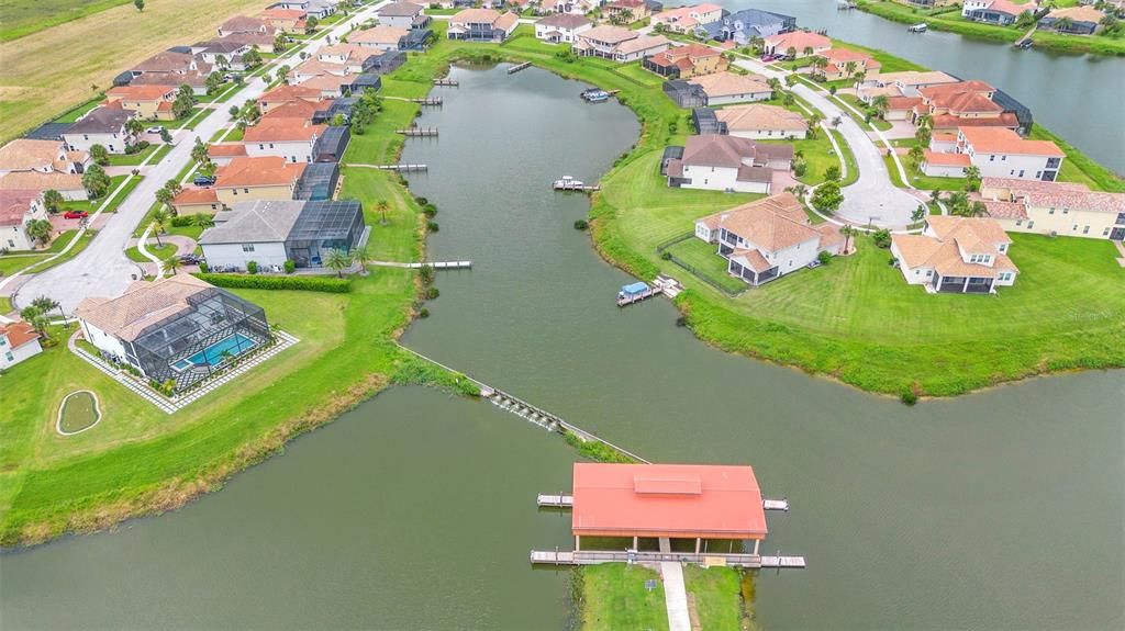 Activo con contrato: $569,900 (4 camas, 3 baños, 2420 Pies cuadrados)