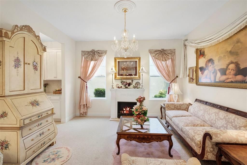 Activo con contrato: $569,900 (4 camas, 3 baños, 2420 Pies cuadrados)