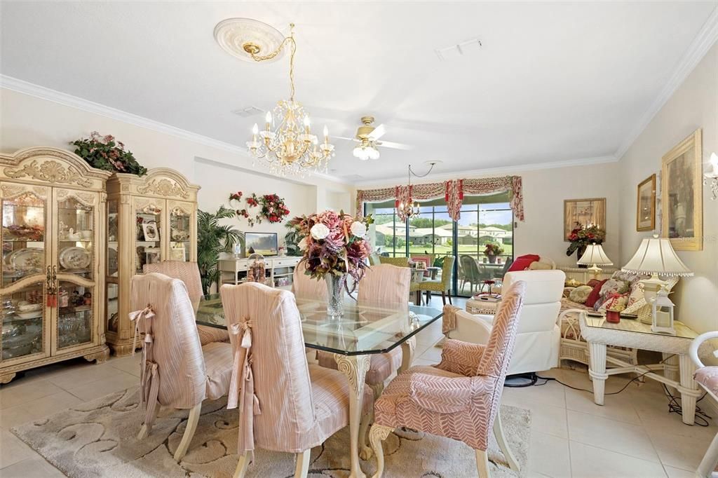 Activo con contrato: $569,900 (4 camas, 3 baños, 2420 Pies cuadrados)