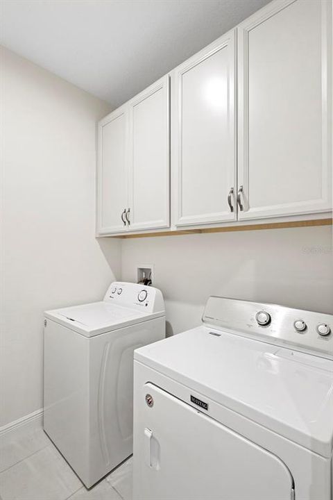 Activo con contrato: $569,900 (4 camas, 3 baños, 2420 Pies cuadrados)