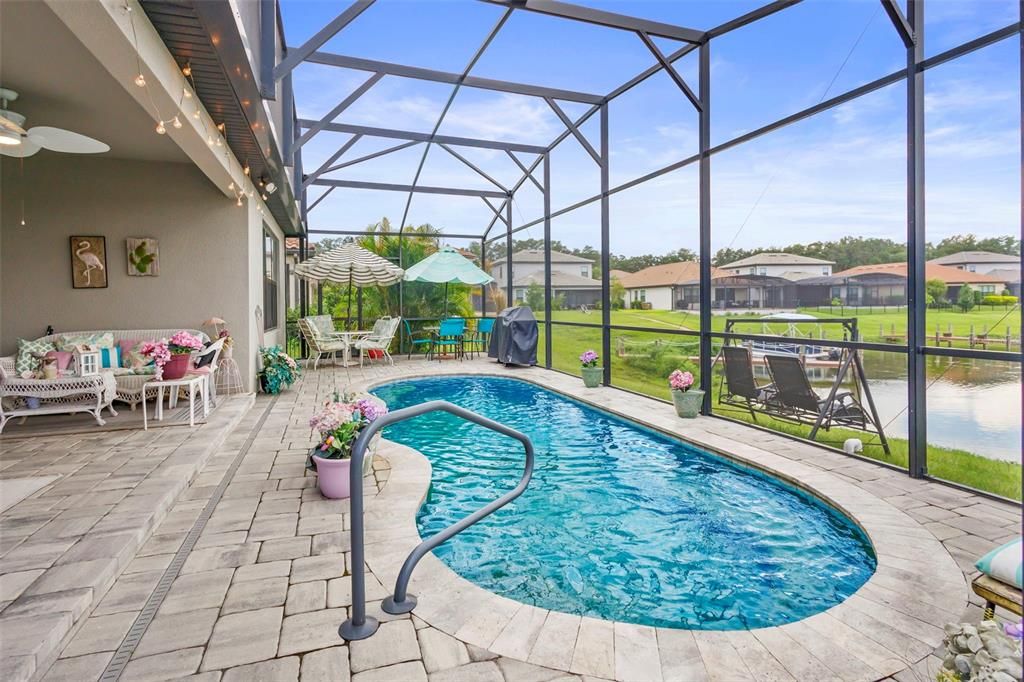 Activo con contrato: $569,900 (4 camas, 3 baños, 2420 Pies cuadrados)