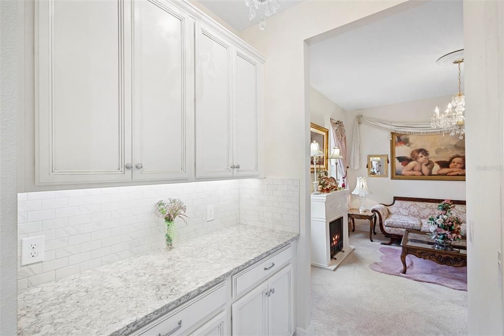 Activo con contrato: $569,900 (4 camas, 3 baños, 2420 Pies cuadrados)