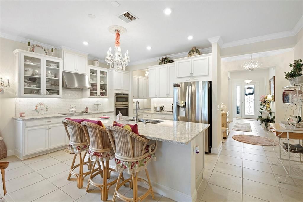 Activo con contrato: $569,900 (4 camas, 3 baños, 2420 Pies cuadrados)