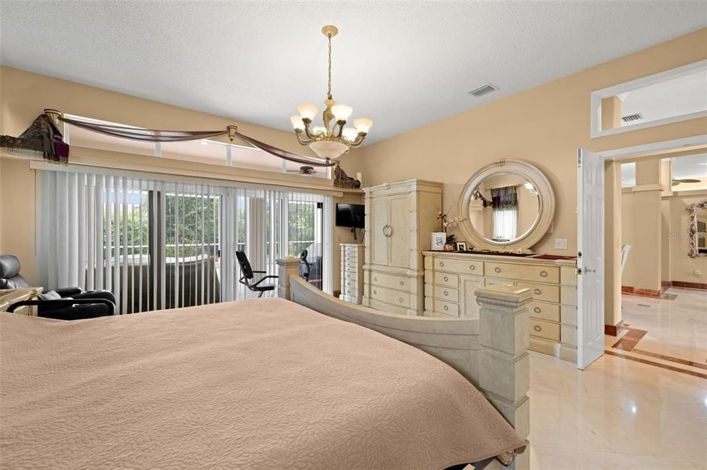 出租: $5,995 (4 贝兹, 3 浴室, 2698 平方英尺)