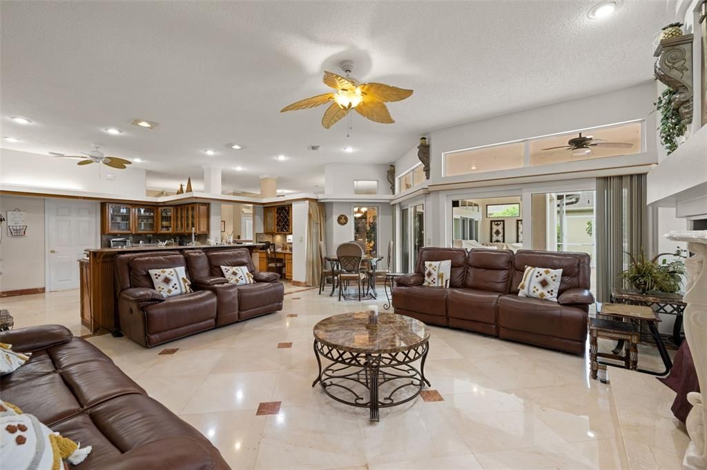 出租: $5,995 (4 贝兹, 3 浴室, 2698 平方英尺)