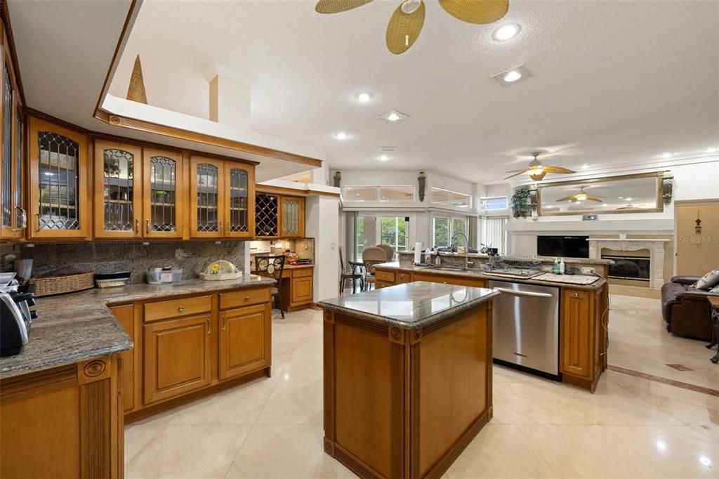 出租: $5,995 (4 贝兹, 3 浴室, 2698 平方英尺)