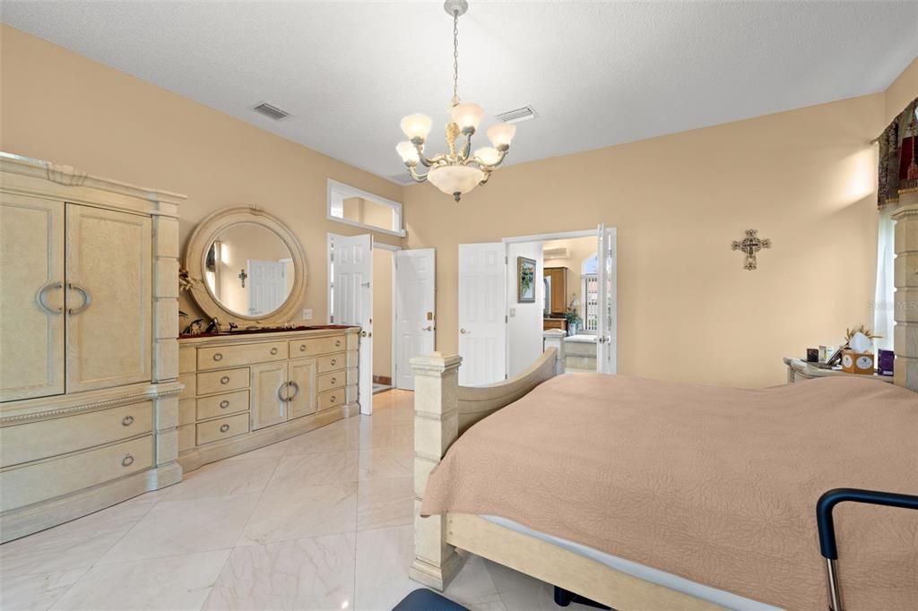 出租: $5,995 (4 贝兹, 3 浴室, 2698 平方英尺)