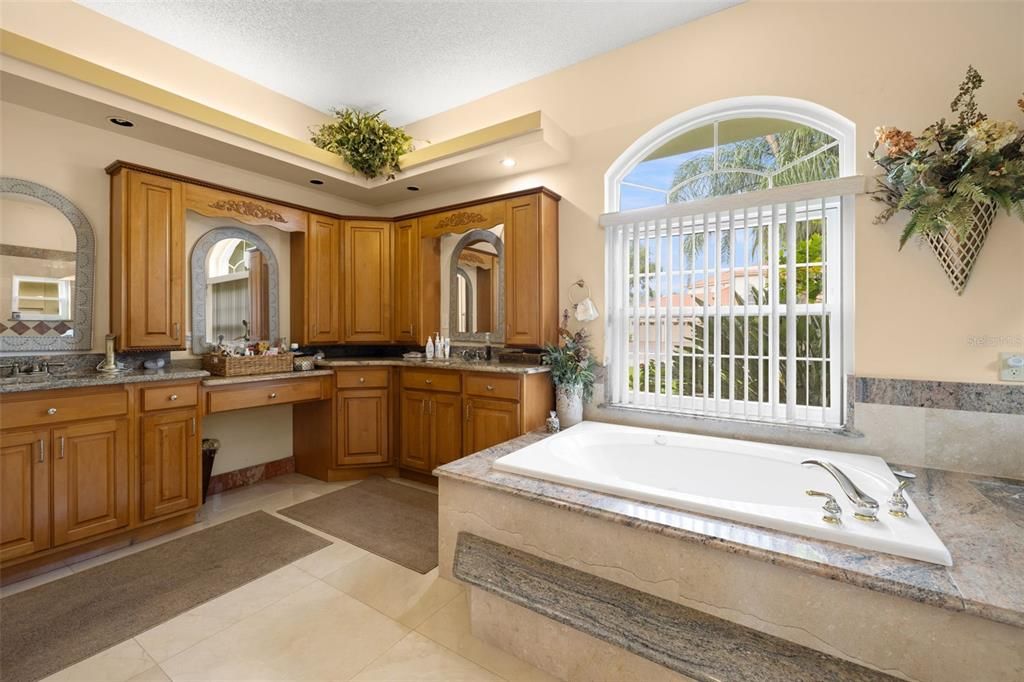 出租: $5,995 (4 贝兹, 3 浴室, 2698 平方英尺)