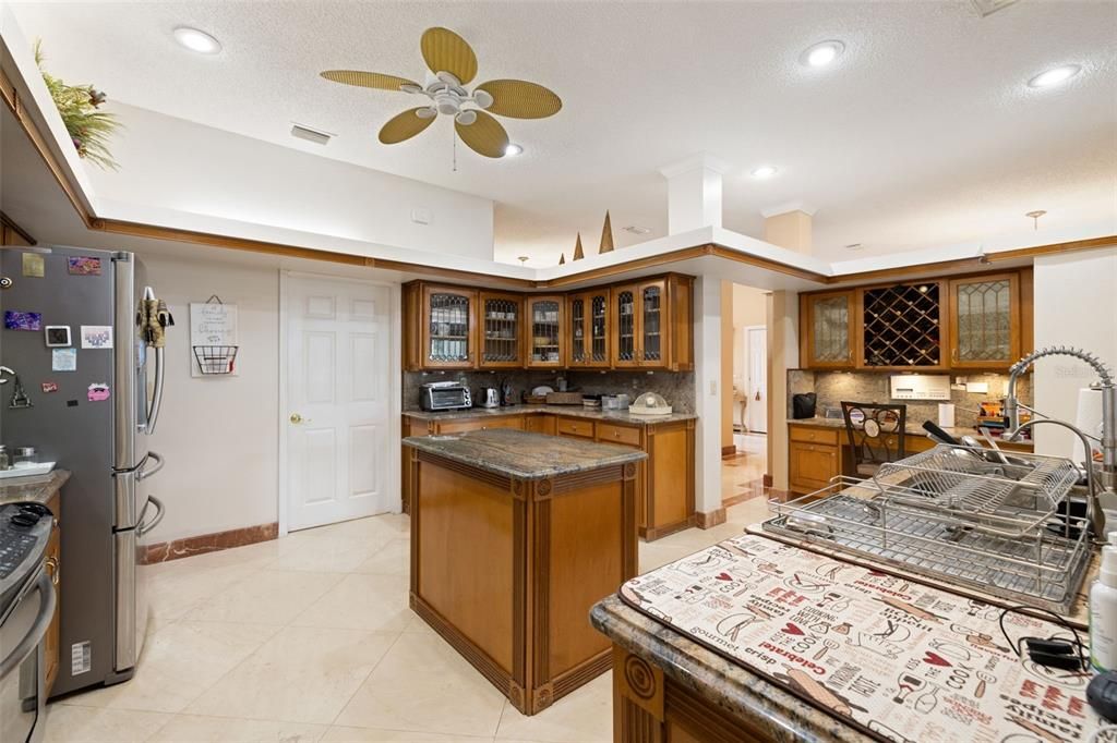 出租: $5,995 (4 贝兹, 3 浴室, 2698 平方英尺)