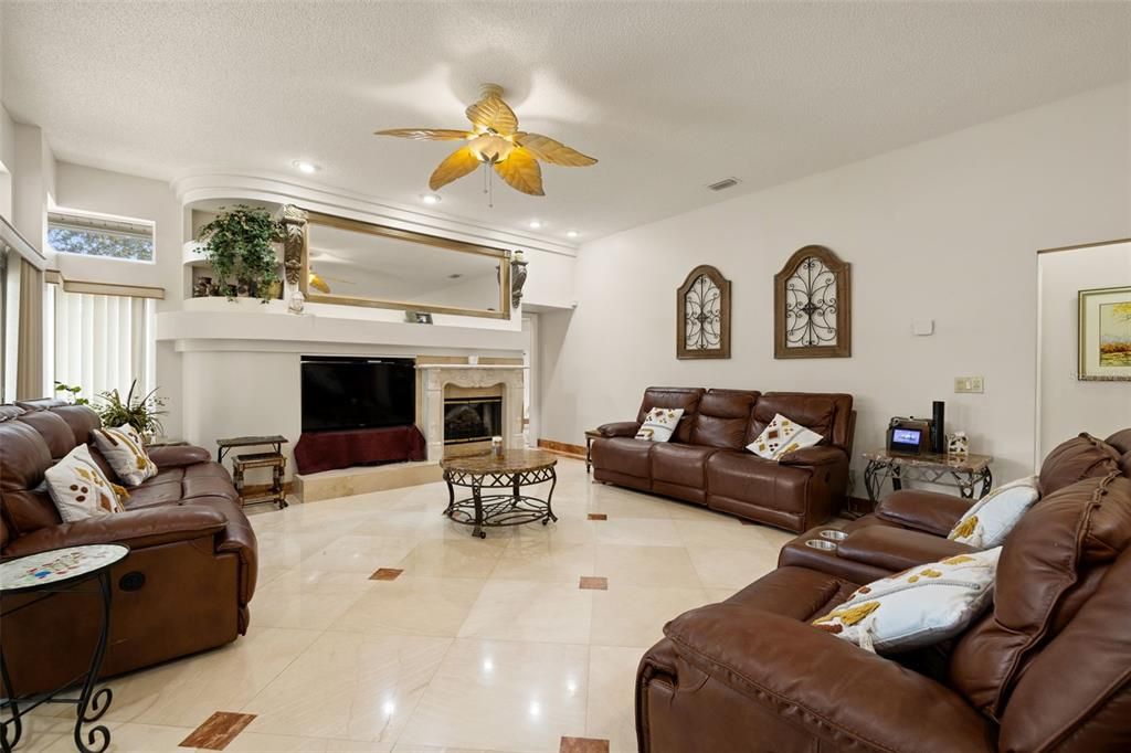 出租: $5,995 (4 贝兹, 3 浴室, 2698 平方英尺)