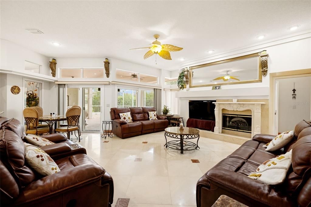 出租: $5,995 (4 贝兹, 3 浴室, 2698 平方英尺)