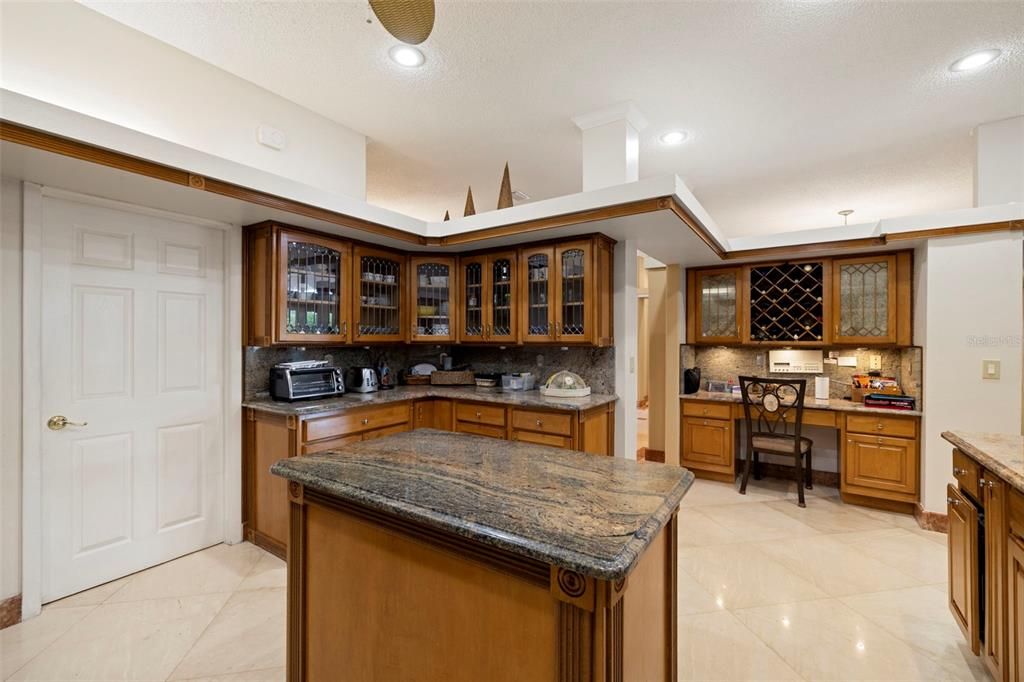 出租: $5,995 (4 贝兹, 3 浴室, 2698 平方英尺)