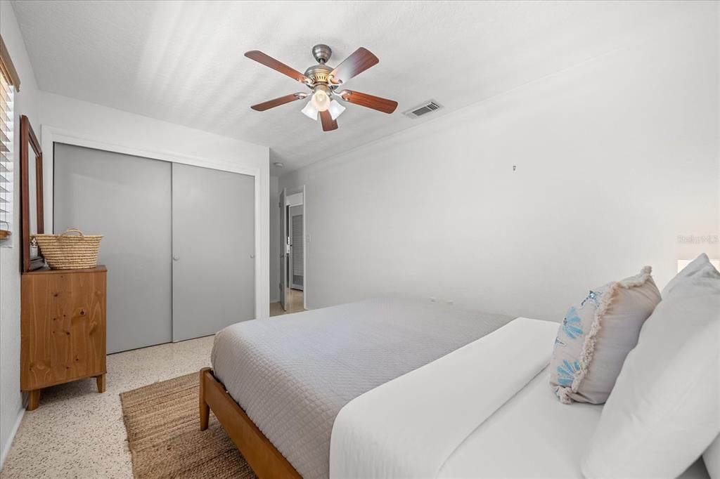 待售: $699,000 (4 贝兹, 3 浴室, 2406 平方英尺)