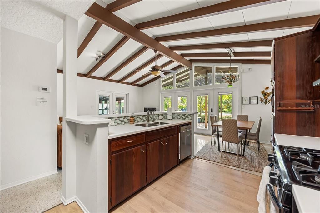 待售: $699,000 (4 贝兹, 3 浴室, 2406 平方英尺)