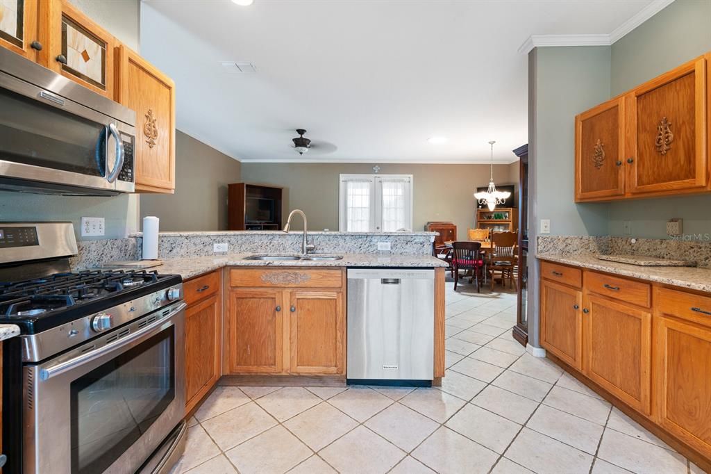 Active With Contract: $309,000 (3 beds, 2 baths, 1846 Square Feet)