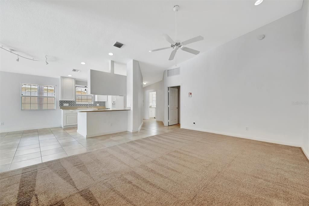 На продажу: $399,000 (2 спален, 2 ванн, 1693 Квадратных фут)