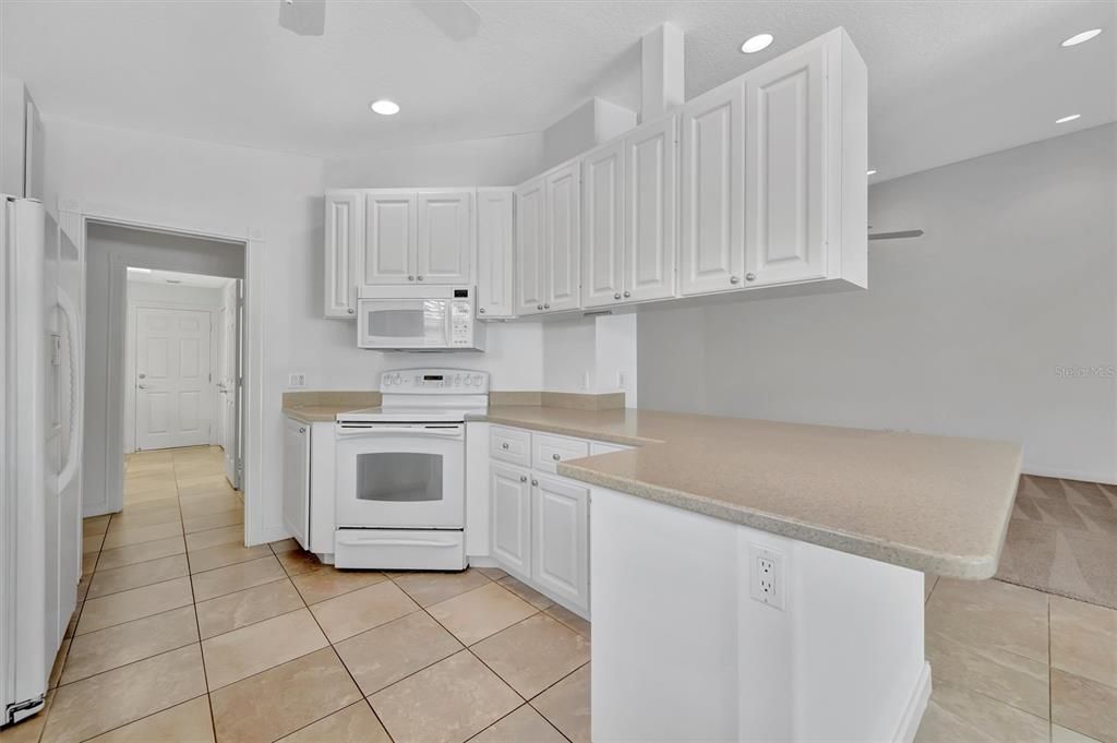 На продажу: $399,000 (2 спален, 2 ванн, 1693 Квадратных фут)