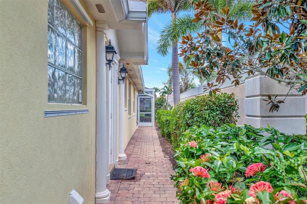 На продажу: $399,000 (2 спален, 2 ванн, 1693 Квадратных фут)