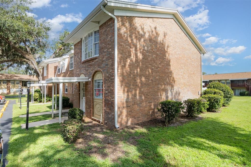 Active With Contract: $102,000 (2 beds, 1 baths, 930 Square Feet)