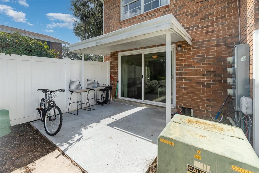 Active With Contract: $102,000 (2 beds, 1 baths, 930 Square Feet)