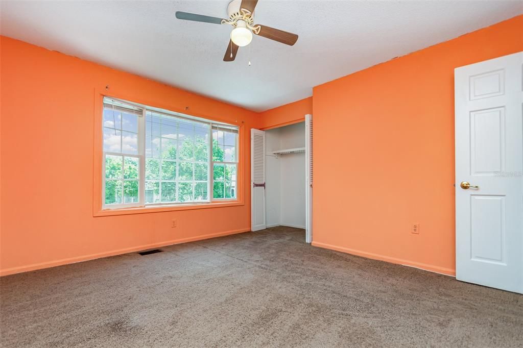Active With Contract: $102,000 (2 beds, 1 baths, 930 Square Feet)