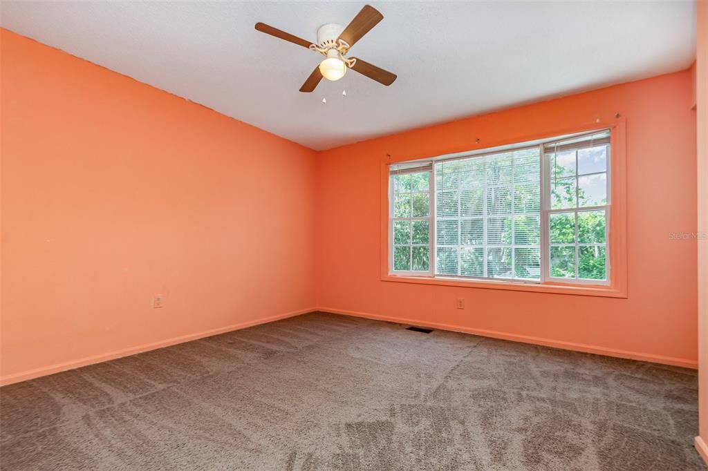 Active With Contract: $102,000 (2 beds, 1 baths, 930 Square Feet)