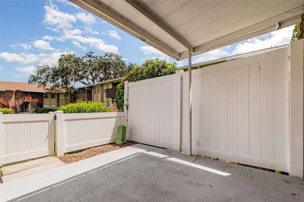 Active With Contract: $102,000 (2 beds, 1 baths, 930 Square Feet)