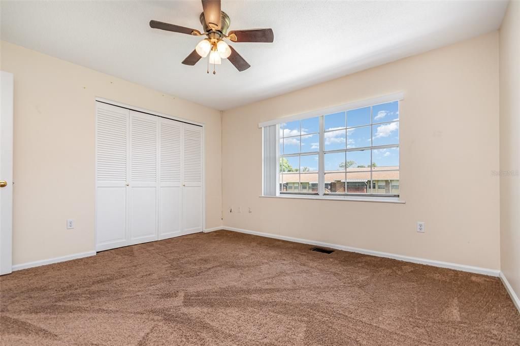 Active With Contract: $102,000 (2 beds, 1 baths, 930 Square Feet)