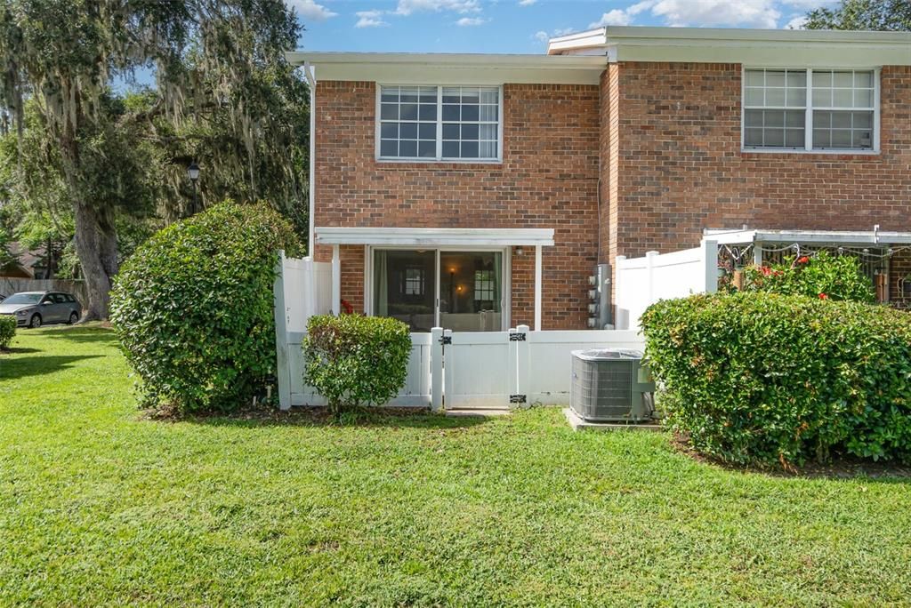 Active With Contract: $102,000 (2 beds, 1 baths, 930 Square Feet)