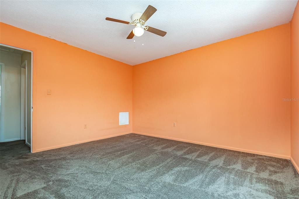 Active With Contract: $102,000 (2 beds, 1 baths, 930 Square Feet)