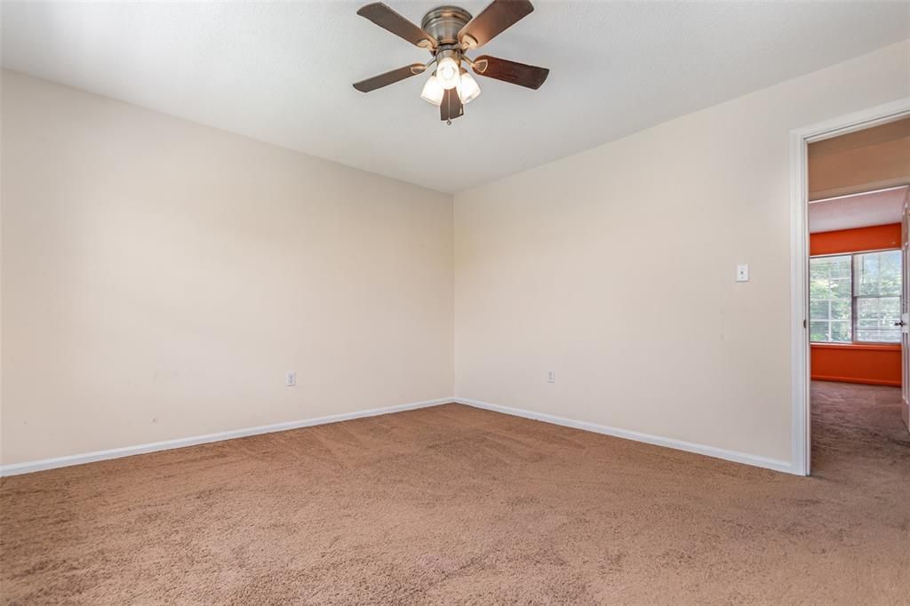 Active With Contract: $102,000 (2 beds, 1 baths, 930 Square Feet)