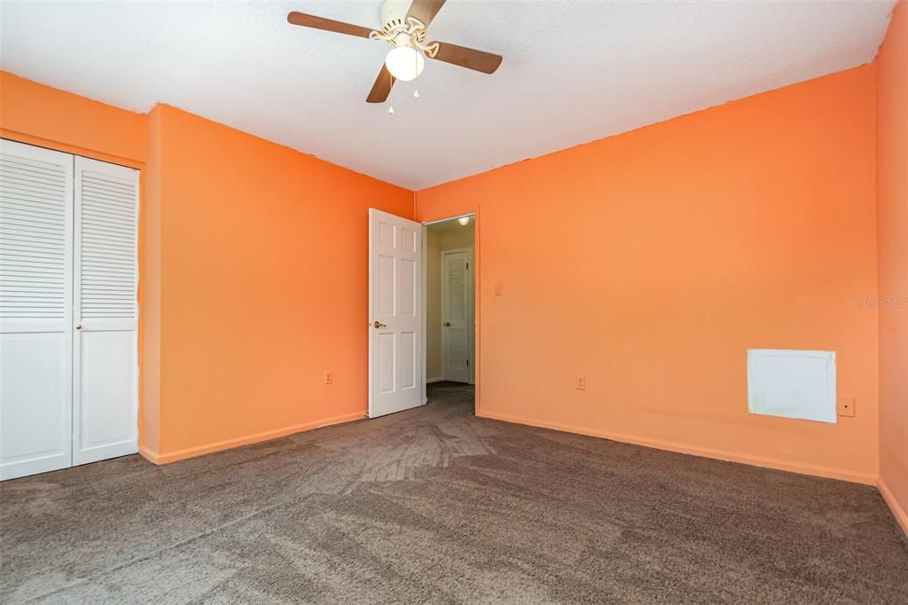 Active With Contract: $102,000 (2 beds, 1 baths, 930 Square Feet)