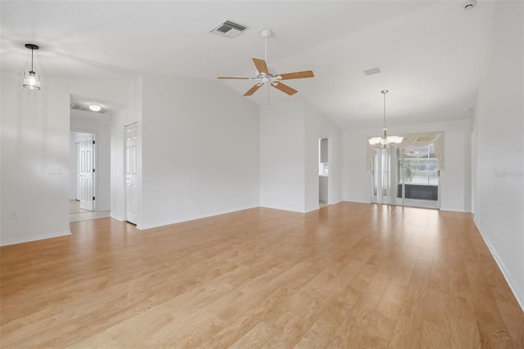 待售: $397,500 (3 贝兹, 2 浴室, 1975 平方英尺)