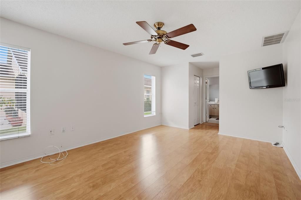 待售: $397,500 (3 贝兹, 2 浴室, 1975 平方英尺)