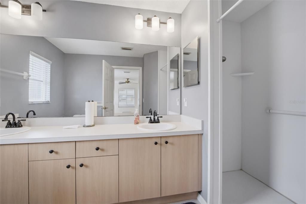 待售: $397,500 (3 贝兹, 2 浴室, 1975 平方英尺)