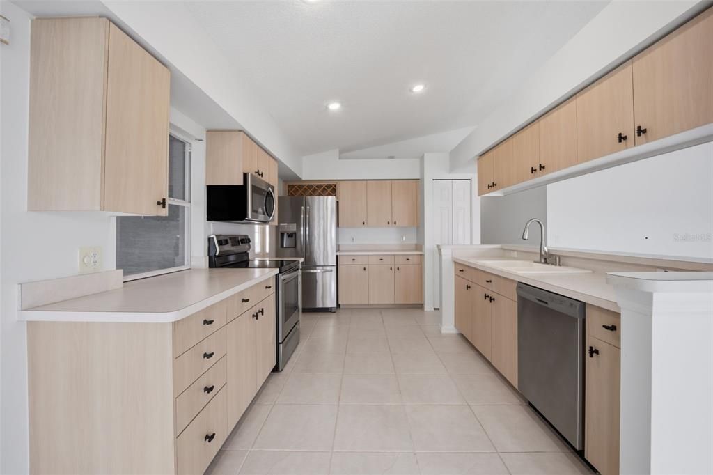 待售: $397,500 (3 贝兹, 2 浴室, 1975 平方英尺)