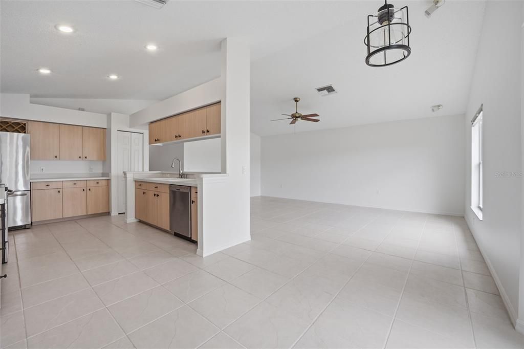 待售: $397,500 (3 贝兹, 2 浴室, 1975 平方英尺)