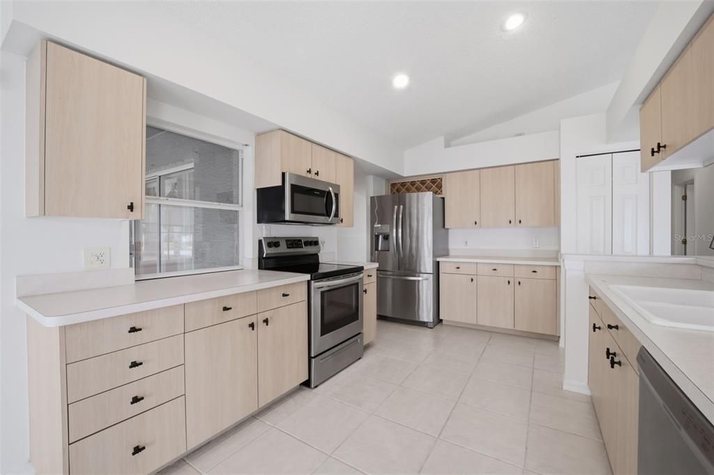 待售: $397,500 (3 贝兹, 2 浴室, 1975 平方英尺)