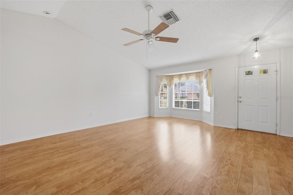 待售: $397,500 (3 贝兹, 2 浴室, 1975 平方英尺)