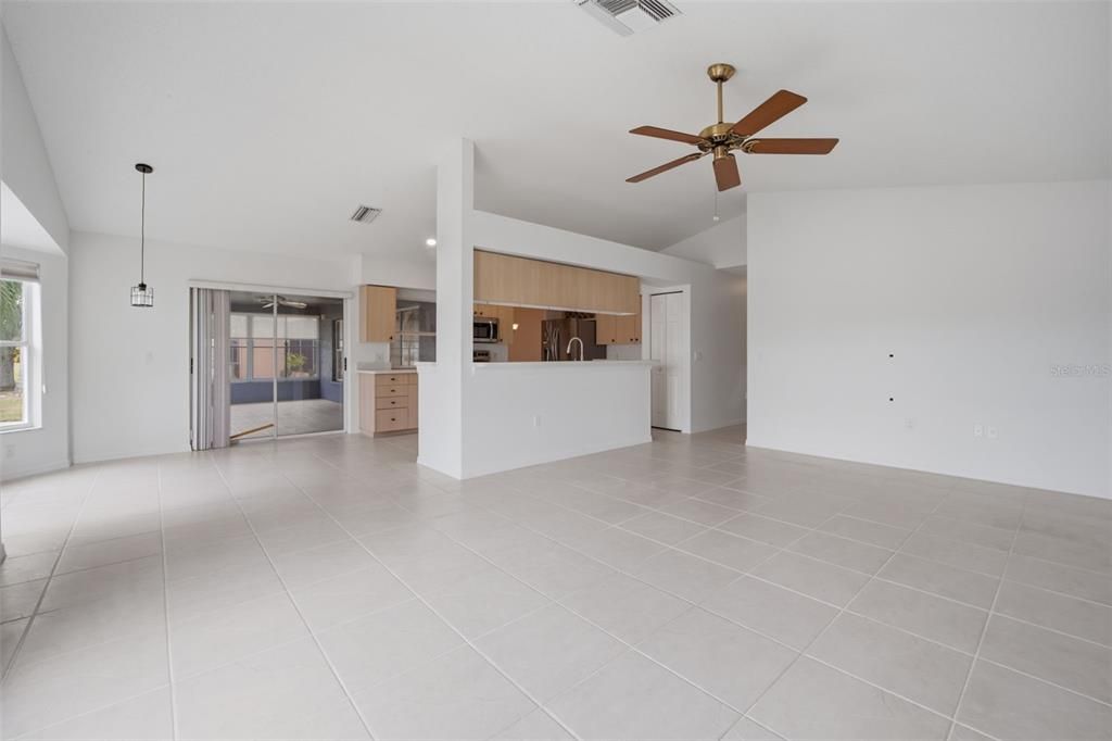 待售: $397,500 (3 贝兹, 2 浴室, 1975 平方英尺)