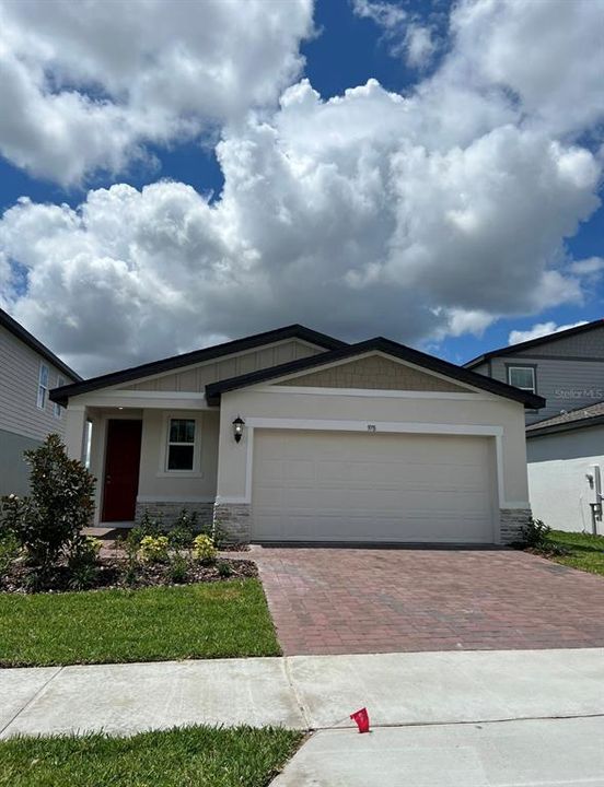 Active With Contract: $2,200 (3 beds, 2 baths, 1484 Square Feet)