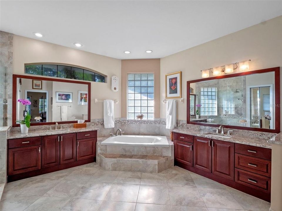 待售: $3,750,000 (4 贝兹, 4 浴室, 4281 平方英尺)