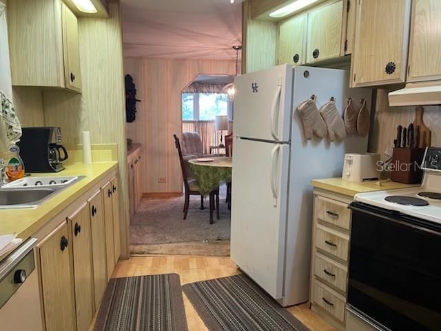 For Sale: $109,900 (2 beds, 2 baths, 1152 Square Feet)